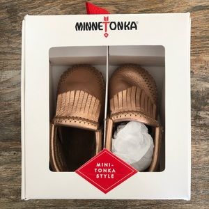 Minnetonka rose gold leather toddler shoes SIZE 4